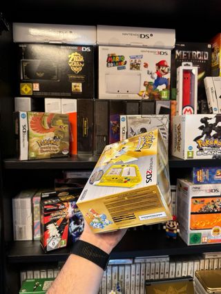 Nintendo 2DS edicion pokemon amarillo precintada