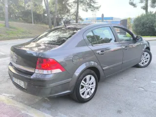 Opel Astra 2010 1.7CDTi 110cv SEDAN