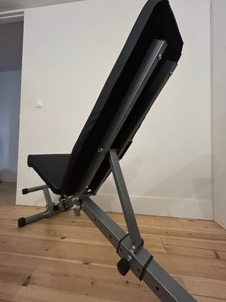 Banco de pesas con discos y soportes