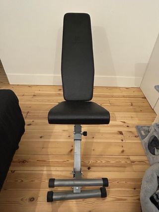 Banco de pesas con discos y soportes