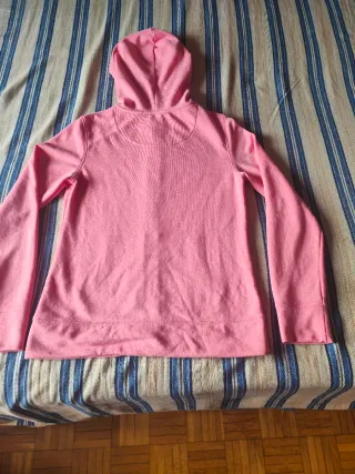 Chaqueta rosa con cremallera y capucha