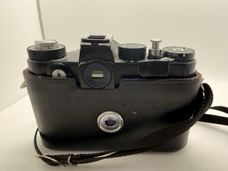 Cámara Zenit 12XP con funda de cuero