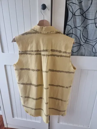 Chaleco amarillo con rayas