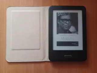 E-reader BQ Cervantes 4 con funda