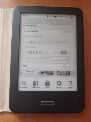 E-reader BQ Cervantes 4 con funda