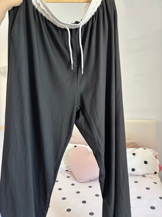 Conjunto negro camiseta y pantalon pata ancha