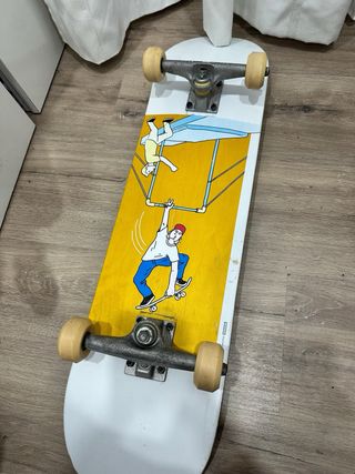 Tabla de skate Poco uso + Casco talla M de regalo