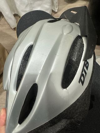 Tabla de skate Poco uso + Casco talla M de regalo