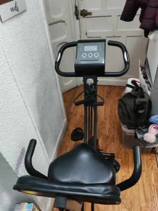 Bicicleta de ejercicio negra