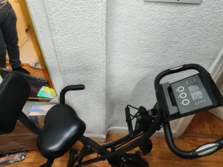 Bicicleta de ejercicio negra