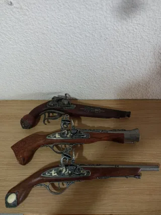 Réplicas de pistolas antiguas (adorno)
