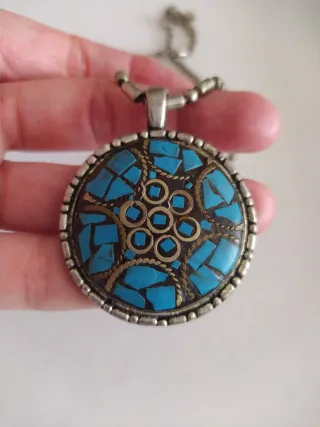 Collar plateado con colgante de mosaico turquesa