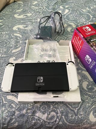 Nintendo Switch OLED + 3 Juegos Pokémon
