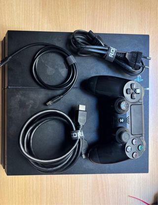 PS4 (PlayStation 4) Negra + Accesorios