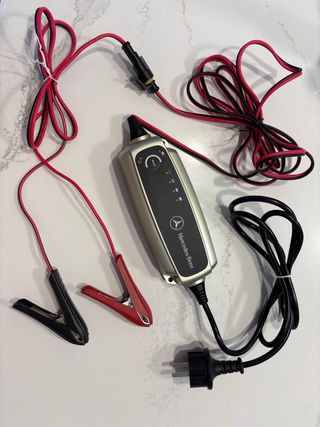 Cargador de batería Mercedes Benz