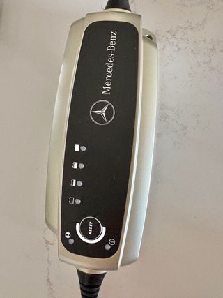 Cargador de batería Mercedes Benz