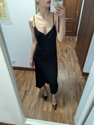 Vestido negro tirantes drapeado