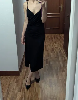 Vestido negro tirantes drapeado