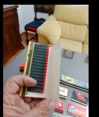 Collezione di vecchie scatole di fiammiferi