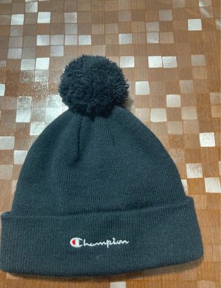 Berretto Champion con pompon nero