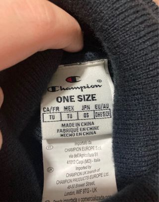 Berretto Champion con pompon nero