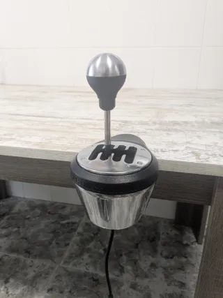 Combo Volante Thrustmaster T150 Pro + Palanca TH8A