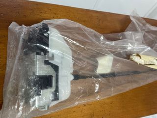 Cerradura delantera izquierda Renault 8200000661