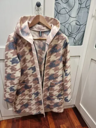 Abrigo entretiempo estampado nuevo