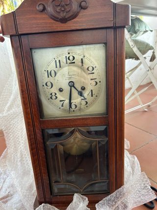 Reloj de pared antiguo Nugué
