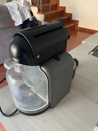 Cafetera Nespresso Negra