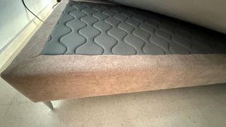 Base de cama 180x200 terciopelo beige/gris