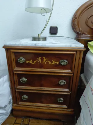 Mesitas de noche de madera con 3 cajones,