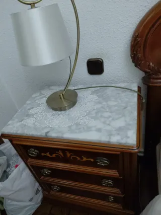Mesitas de noche de madera con 3 cajones,