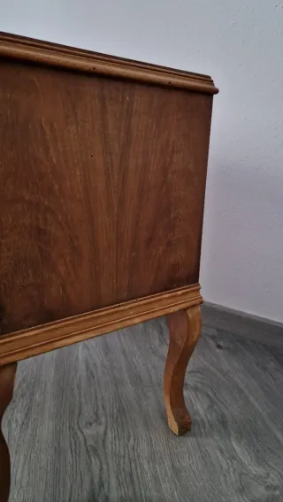 Mueble de madera antiguo