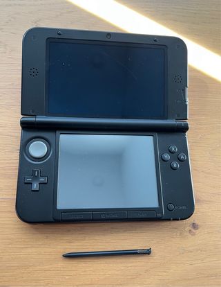 Nintendo 3DS XL Negra y Roja