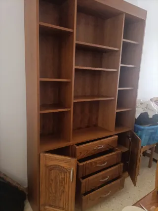 Librería de madera de fresno