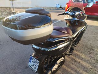 Piaggio X10 350IE ELEGANCE Negra