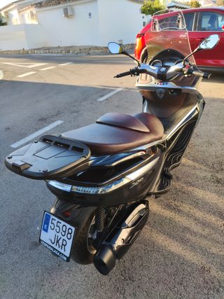 Piaggio X10 350IE ELEGANCE Negra