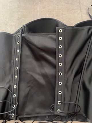 Corsé negro estructurado con copas