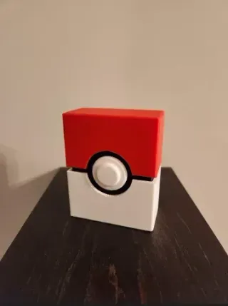Caja para cartas Pokémon en forma de Pokéball