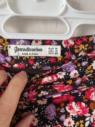 Falda pantalón floral Stradivarius T:XS