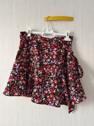 Falda pantalón floral Stradivarius T:XS