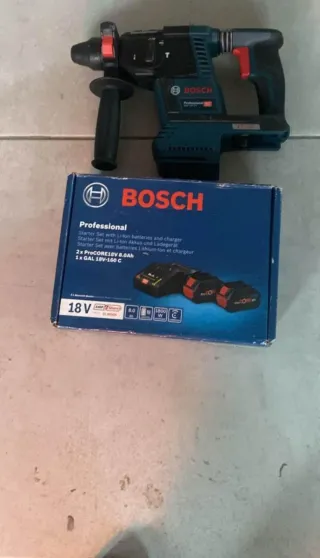 Taladro percutor Bosch con 2 baterías y cargador