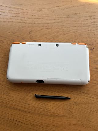New Nintendo 2DS XL Blanca y Naranja