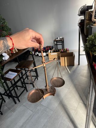 Balanza antigua de latón