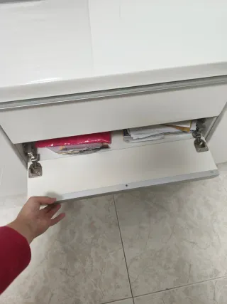 Mueble de salón blanco