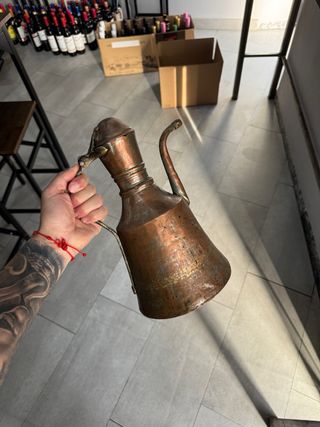 Antigua tetera de cobre