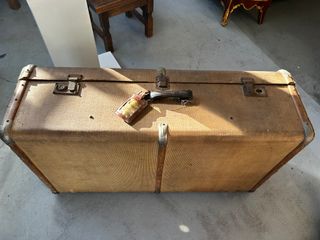 Maleta vintage rígida con refuerzos de madera