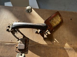 Maleta vintage rígida con refuerzos de madera