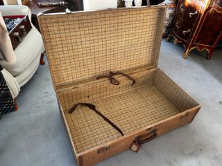 Maleta vintage rígida con refuerzos de madera